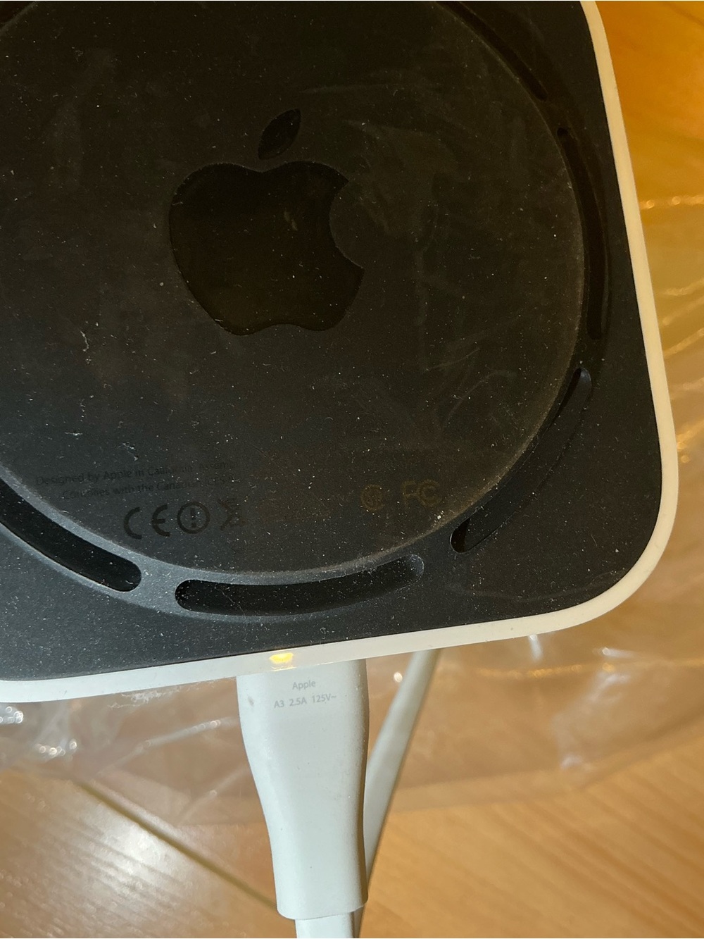 Apple White Wireless Router - Picture 8 of 8